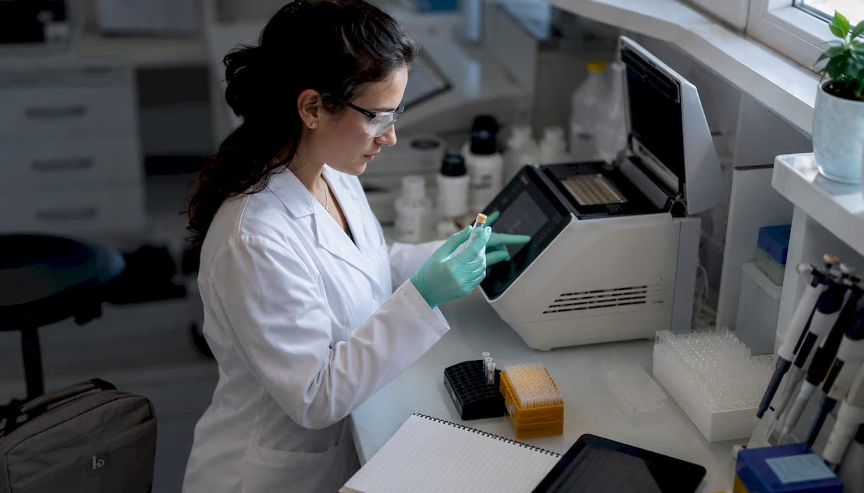 PCR Testing for Clinical Trials: A 2026 CRO Guide